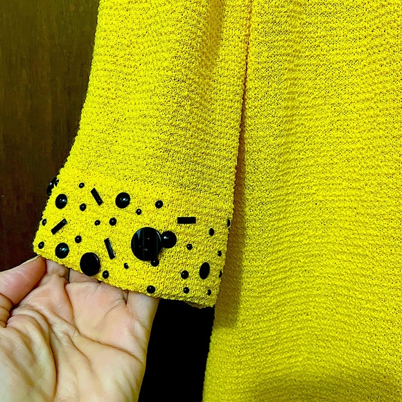 St. John Collection Top with black beads - Picture 5 of 8